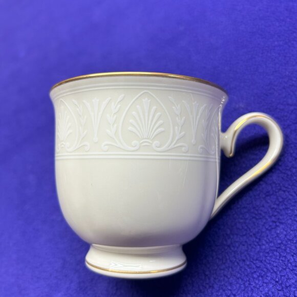 Lenox China Full Place Setting Courtyard Pattern - Picture 1 of 4